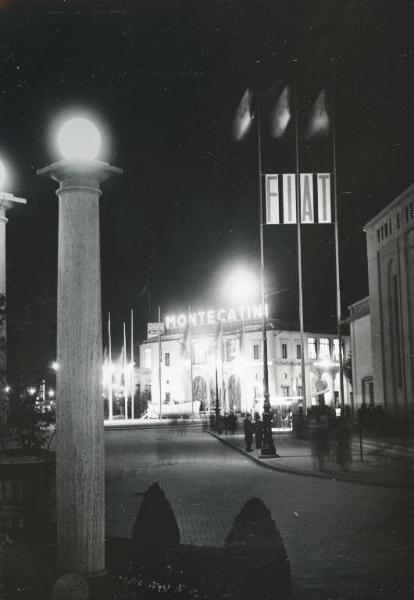 Fiera di Milano - Campionaria 1939 - Piazza Italia - Veduta notturna