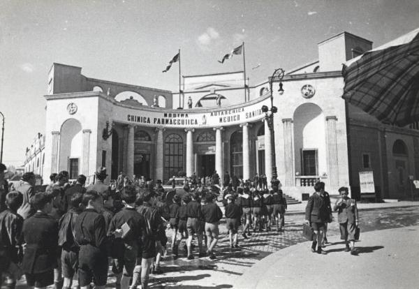 Fiera di Milano - Campionaria 1939 - Scolaresche in visita