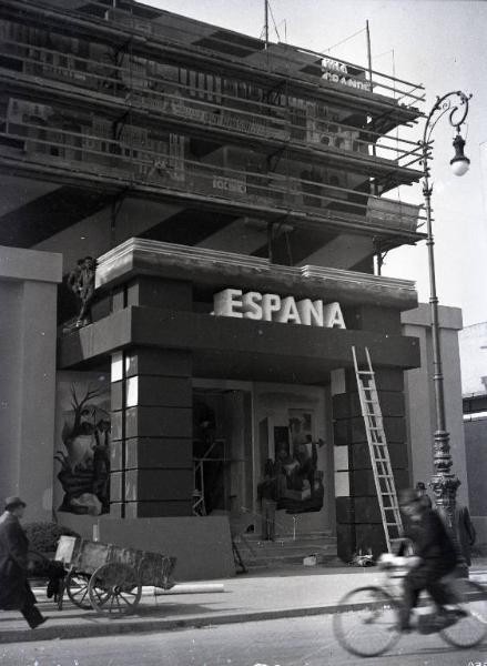 Fiera di Milano - Campionaria 1940 - Padiglione della Spagna - Lavori di rifinitura esterna