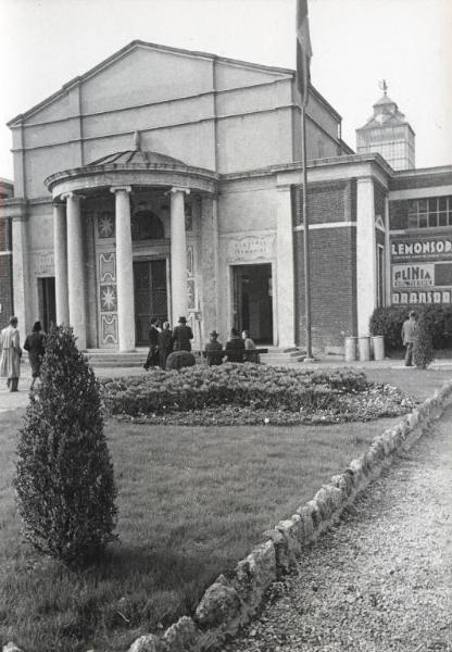 Fiera di Milano - Campionaria 1940 - Padiglione delle cinque gallerie - Esterno