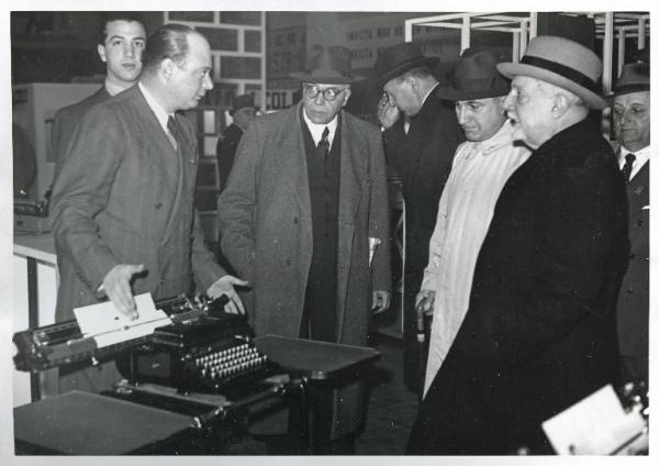 Fiera di Milano - Campionaria 1941 - Visita del presidente della Confindustria Giuseppe Volpi di Misurata
