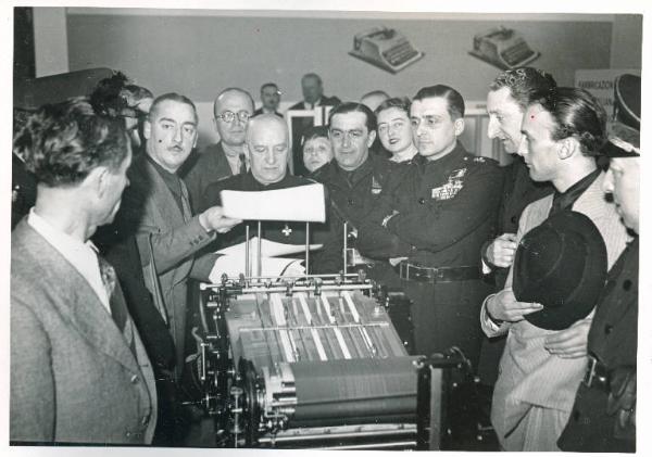 Fiera di Milano - Campionaria 1941 - Visita del presidente della Confederazione commercianti Giorgio Molfino