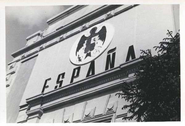 Fiera di Milano - Campionaria 1941 - Padiglione della Spagna - Particolare della facciata con insegna