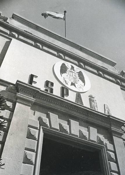 Fiera di Milano - Campionaria 1941 - Padiglione della Spagna - Particolare della facciata con insegna