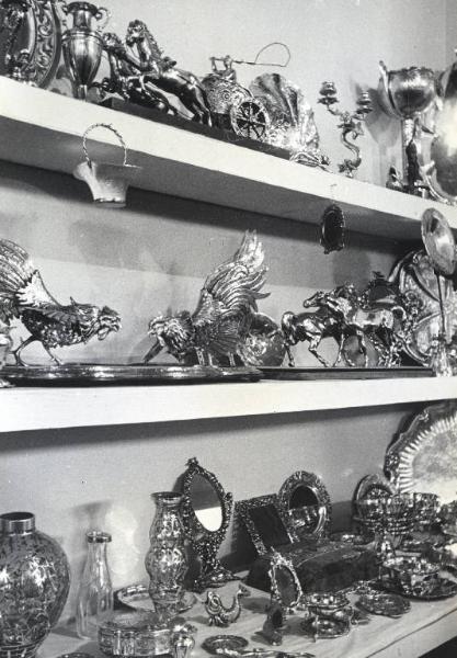 Fiera di Milano - Campionaria 1941 - Padiglione dell'artigianato - Stand di oggetti e soprammobili per la casa