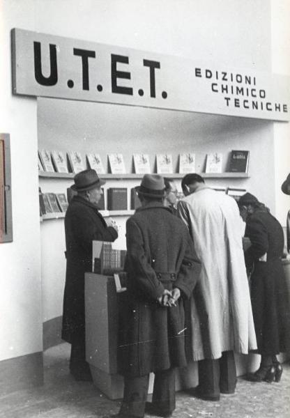 Fiera di Milano - Campionaria 1941 - Padiglione della Mostra della chimica - Stand delle edizioni chimico tecniche della UTET