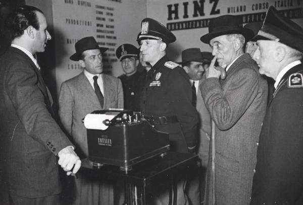 Fiera di Milano - Campionaria 1942 - Visita di Carlo Ravasio, vicesegretario del Partito nazionale fascista