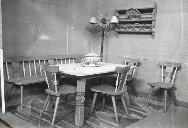 Fiera di Milano - Campionaria 1942 - Padiglione dell'artigianato - Stand di mobili