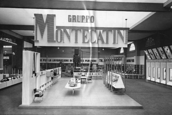Fiera di Milano - Campionaria 1942 - Padiglione della chimica e materie plastiche - Sala interna