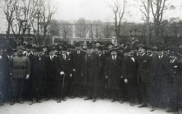 Fiera di Milano - Campionaria 1920 - Visita di rappresentanti della Fiera e altre autorità