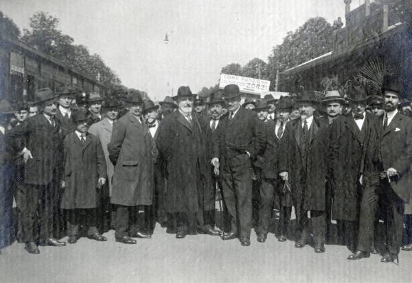 Fiera di Milano - Campionaria 1920 - Visita del sindaco di Milano Emilio Caldara e dell'onorevole Mario Cermenati