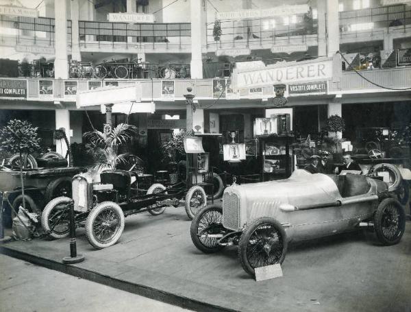 Fiera di Milano - Campionaria 1926 - Salone dell'automobile nel palazzo dello sport