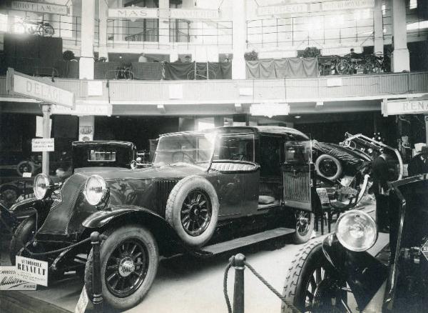 Fiera di Milano - Campionaria 1926 - Salone dell'automobile nel palazzo dello sport - Stand della Renault