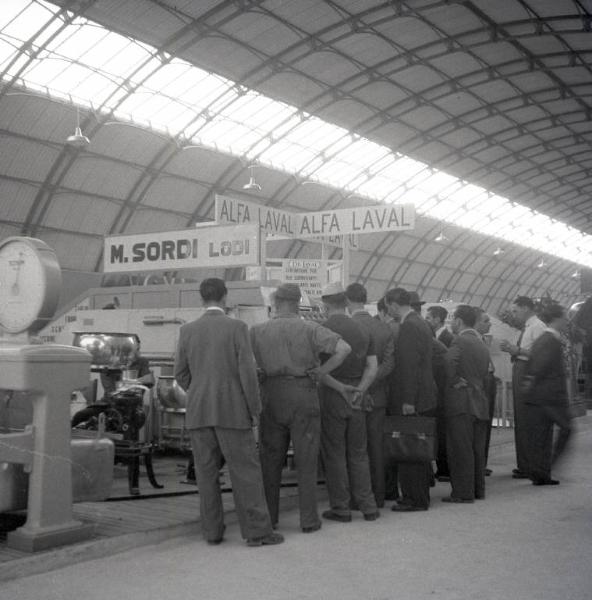 Fiera di Milano - Campionaria 1946 - Padiglione delle macchine e prodotti per l'industria casearia - Interno