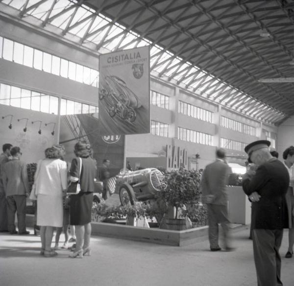 Fiera di Milano - Campionaria 1946 - Padiglione della locomozione e trasporti - Interno