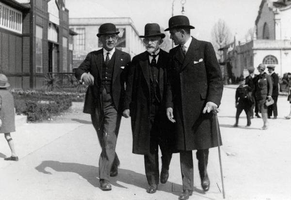 Fiera di Milano - Campionaria 1929 - Visita del duca di Genova Tommaso di Savoia