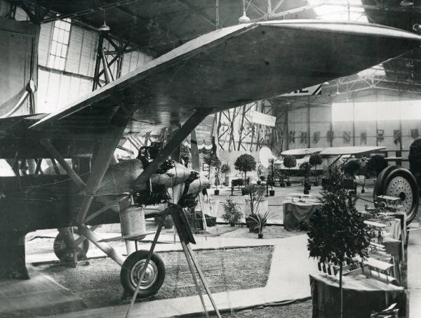 Fiera di Milano - Campionaria 1929 - Padiglione dell'aeronautica - Interno