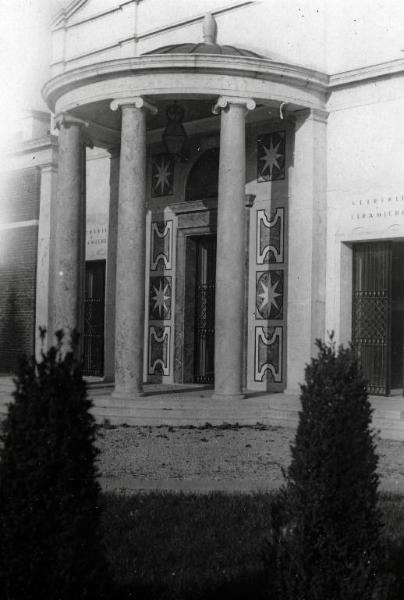 Fiera di Milano - Campionaria 1929 - Padiglione delle cinque gallerie - Edificio vetrerie e ceramiche - Entrata