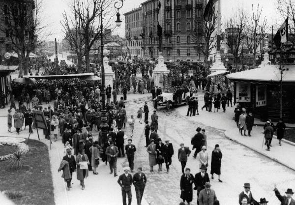 Fiera di Milano - Campionaria 1929 - Entrata di porta Domodossola - Visitatori