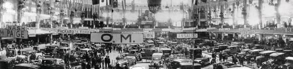 Fiera di Milano - Campionaria 1928 - Salone dell'automobile nel palazzo dello sport - Veduta panoramica