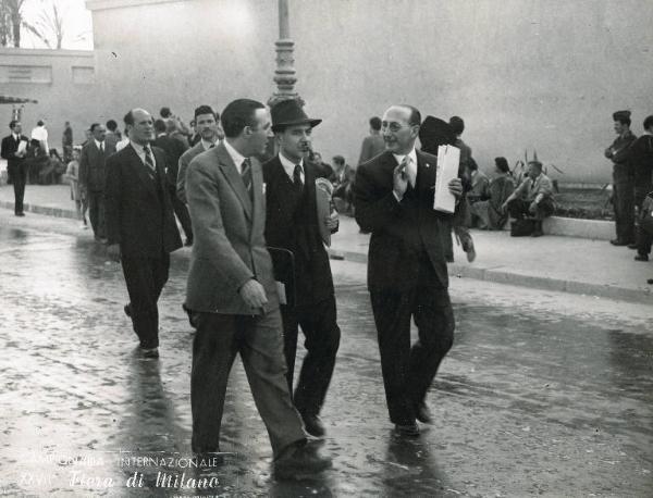 Fiera di Milano - Campionaria 1949 - Visita del ministro delegato alla presidenza del Comitato Interministeriale per la Ricostruzione (CIR) Roberto Tremelloni