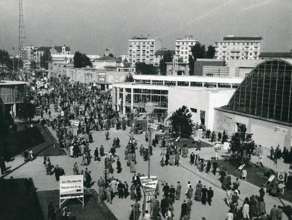 Fiera di Milano - Campionaria 1949 - Viale dell'industria