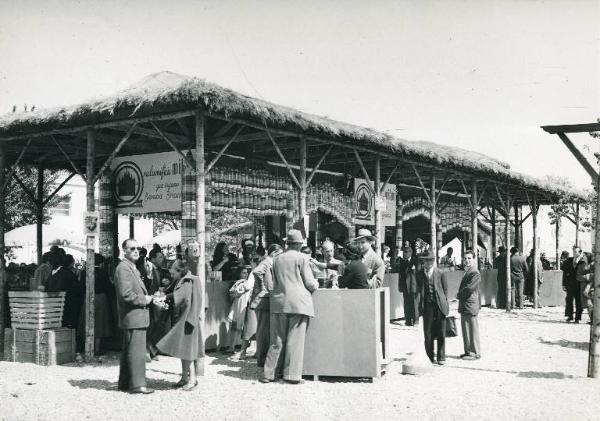 Fiera di Milano - Campionaria 1949 - Parco ristoro - Chiosco del Salumificio Milano già Viganò