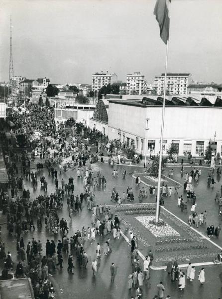 Fiera di Milano - Campionaria 1950 - Piazza Italia e viale dell'industria