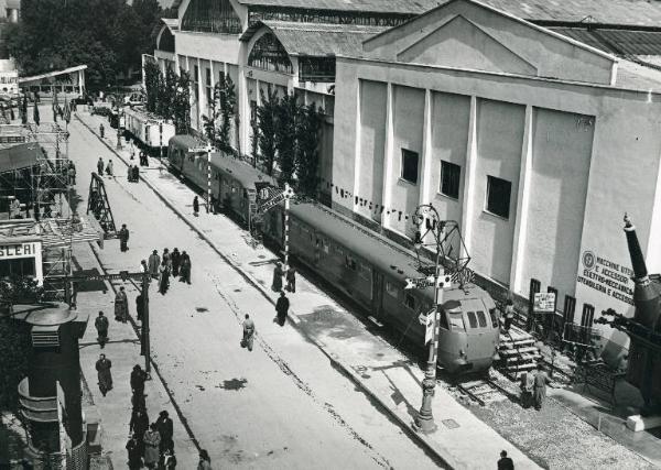 Fiera di Milano - Campionaria 1950 - Viale della meccanica