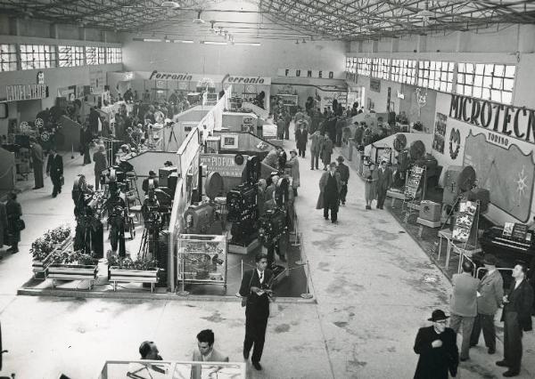 Fiera di Milano - Campionaria 1950 - Padiglione dell'ottica, foto, cine, radio, musica - Sala della cinematografia