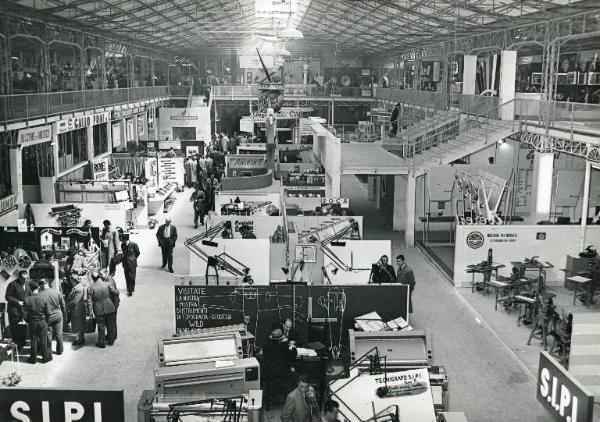 Fiera di Milano - Campionaria 1950 - Padiglione delle forniture d'ufficio - Interno