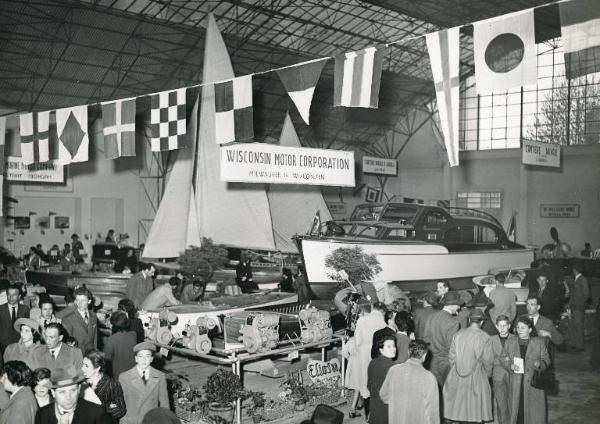 Fiera di Milano - Campionaria 1950 - Salone della motonautica