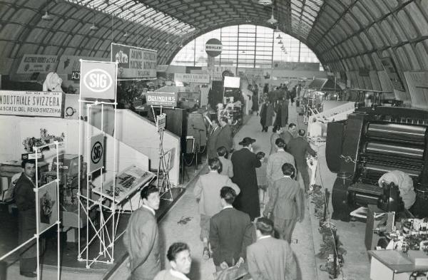 Fiera di Milano - Campionaria 1951 - Padiglione delle macchine per l'industria dolciaria e casearia - Interno