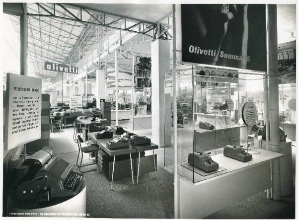 Fiera di Milano - Campionaria 1951 - Padiglione delle forniture d'ufficio - Stand della Olivetti