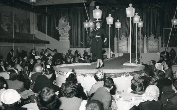 Fiera di Milano - Campionaria 1951 - Palazzo delle nazioni - Sfilata di alta moda