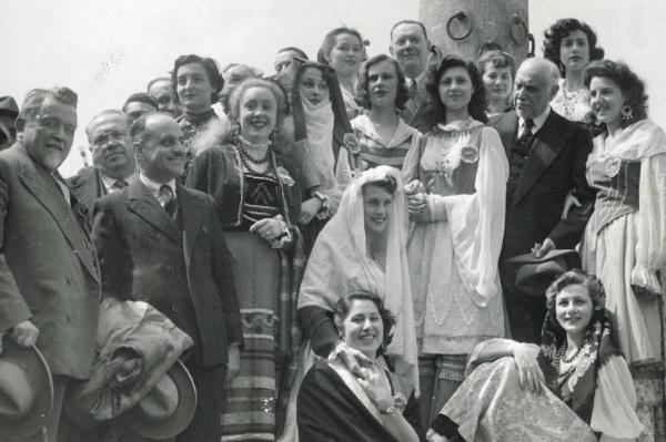 Fiera di Milano - Campionaria 1951 - Visita di parlamentari e giornalisti romani in occasione della Giornata del Parlamento