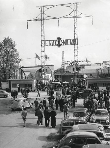 Fiera di Milano - Campionaria 1952 - Entrata di piazza Carlo Magno