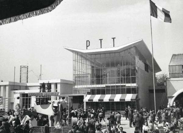Fiera di Milano - Campionaria 1952 - Padiglione delle PTT (Poste telefoni telegrafi) - Veduta esterna