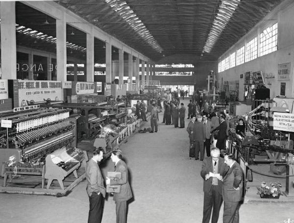 Fiera di Milano - Campionaria 1952 - Padiglione delle macchine per l'industria tessile - Interno