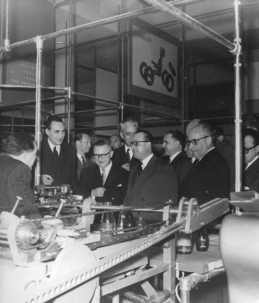 Fiera di Milano - Campionaria 1953 - Visita del segretario di Stato francese alla Presidenza del Consiglio Johannes Dupraz e altre personalità francesi