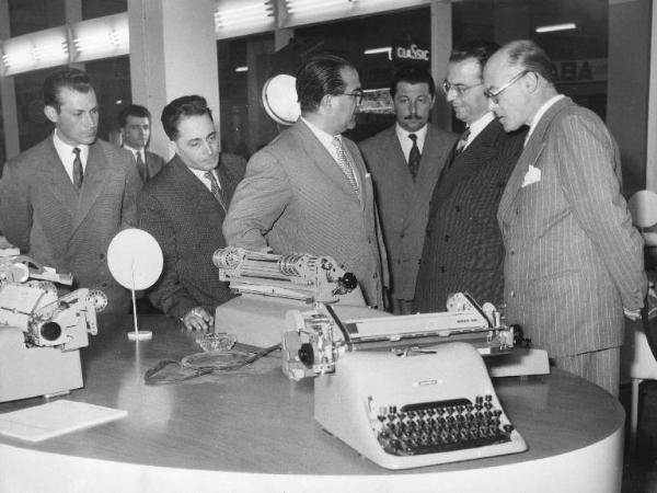 Fiera di Milano - Campionaria 1953 - Visita del ministro del commercio estero Ugo La Malfa
