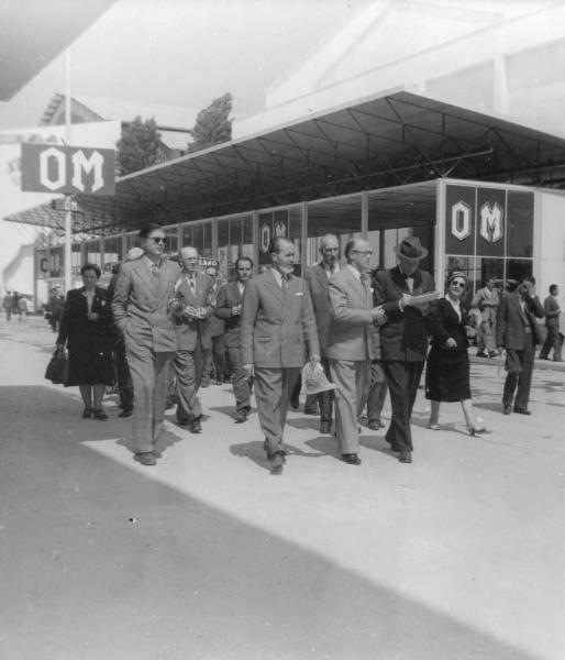 Fiera di Milano - Campionaria 1953 - Visita di giornalisti in occasione della Giornata della Stampa internazionale