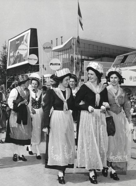 Fiera di Milano - Campionaria 1953 - Giornata vallesana