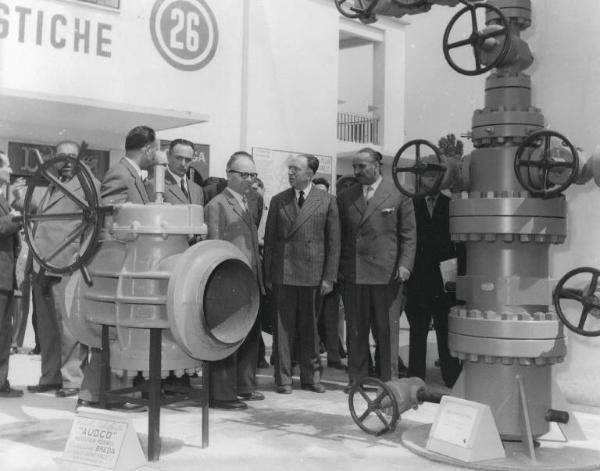 Fiera di Milano - Campionaria 1953 - Visita del ministro delle finanze Ezio Vanoni
