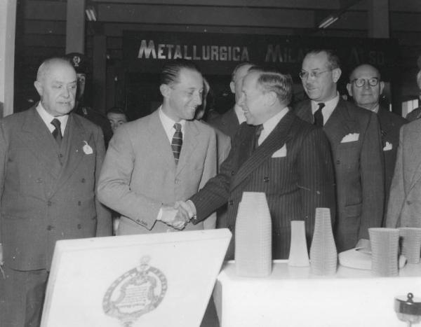 Fiera di Milano - Campionaria 1953 - Visita dell'ambasciatore del Canada Pierre Dupuy