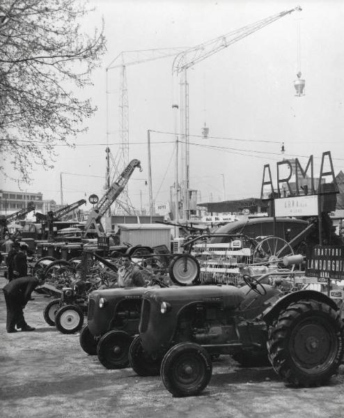 Fiera di Milano - Campionaria 1953 - Zona De Finetti - Settore della meccanica agricola - Stand concessionaria ARMA s.p.a - Trattori Lamborghini