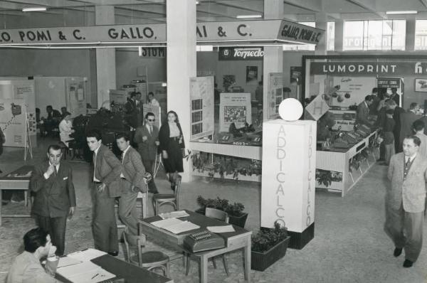 Fiera di Milano - Campionaria 1953 - Padiglione delle forniture d'ufficio - Sala interna