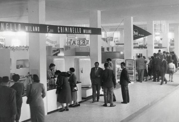 Fiera di Milano - Campionaria 1953 - Padiglione delle forniture e impianti per la casa, alberghi e negozi - Stand di elettrodomestici