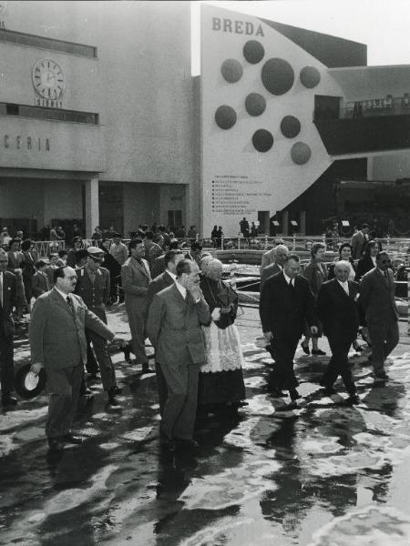 Fiera di Milano - Campionaria 1954 - Visita del cardinale Alfredo Ildefonso Schuster