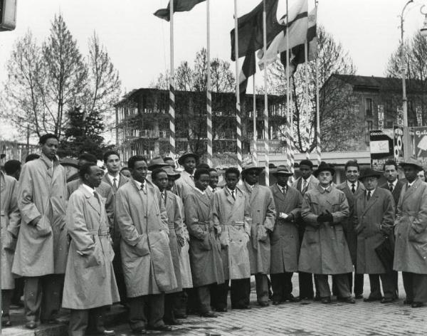 Fiera di Milano - Campionaria 1954 - Visita di un gruppo di professionisti e studenti somali